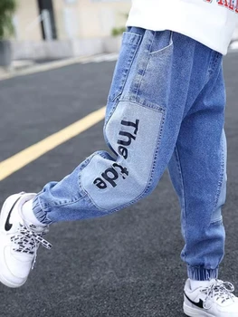 Джинсы для мальчиков 2023 Весна и осень детская новая корейская версия заклинания мальчиков с буквами свободная мода красивые брюки